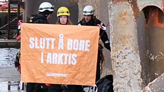 Greenpeace üyelerinden Norveç açıklarındaki doğal gaz santraline çıkarma