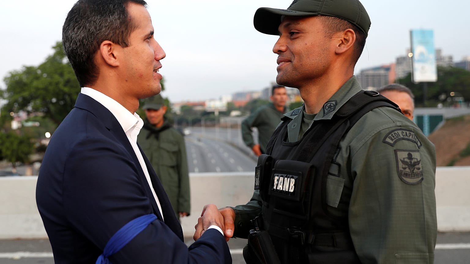 Así fue la jornada de tensión en Caracas después de que Guaidó dijera que cuenta con apoyo militar