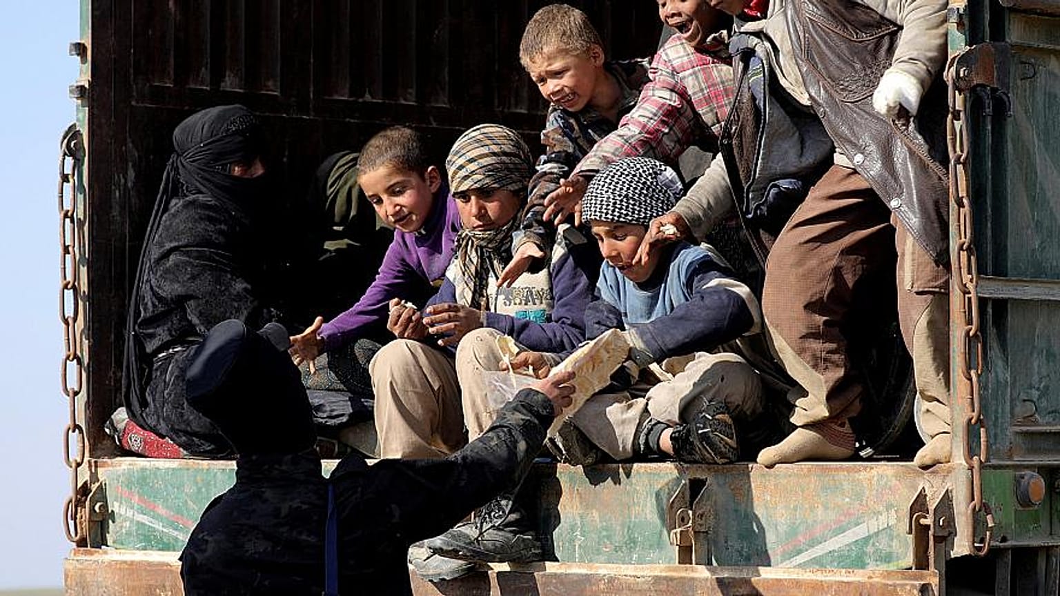 أطفال داعش: بين رسوم متحركة داخل الزنزانات والجوع وأمل العودة للديار