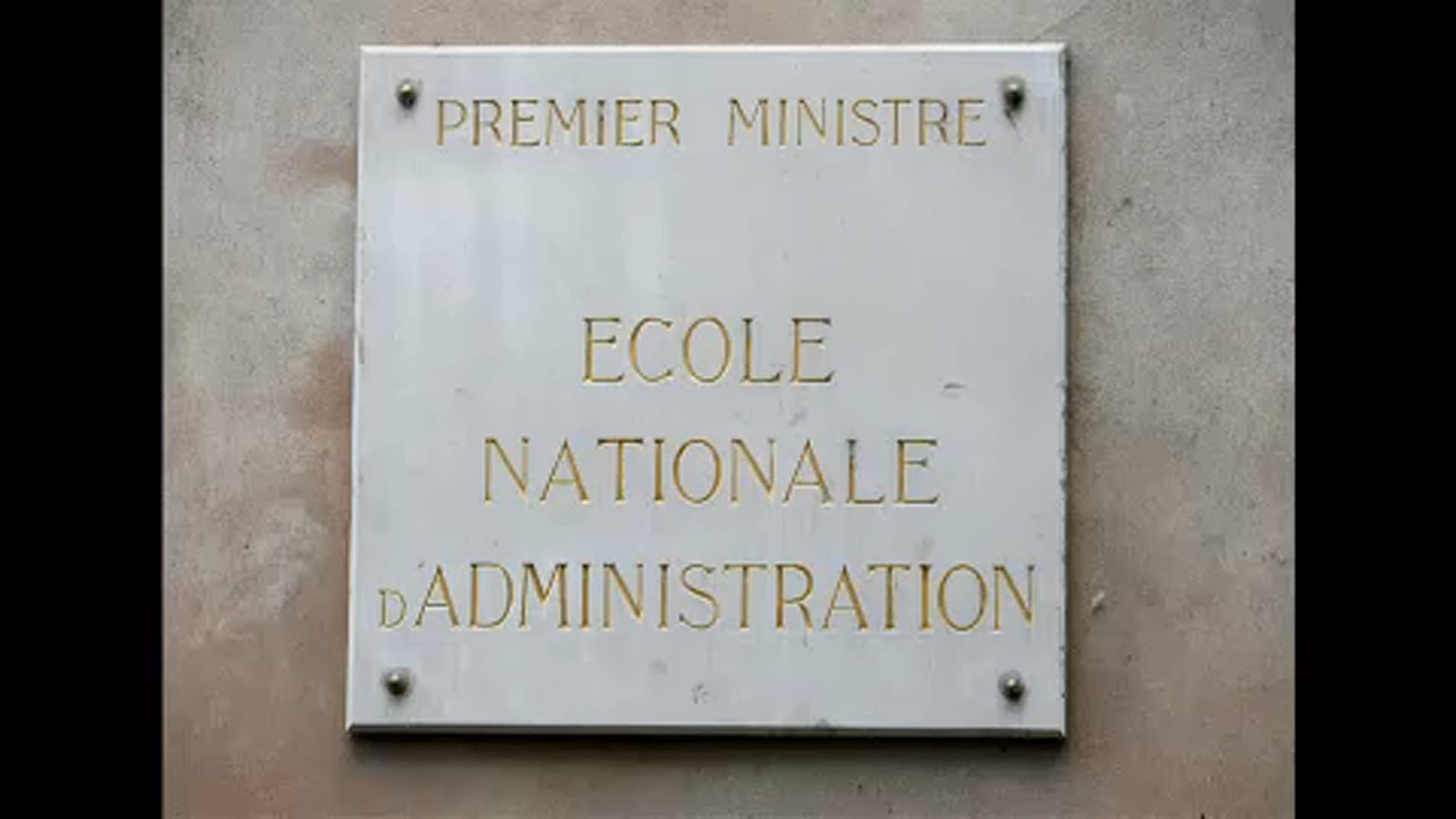 Bezáratná Macron a francia elitegyetemet