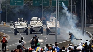 Venezuela Başkanı Maduro'yu devirme girişimine hangi ülke nasıl tepki verdi?
