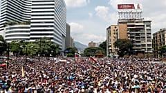 Venezuela: Ordudan umduğu desteği bulamayan Guaido'nun çağrısıyla binlerce kişi sokağa çıktı