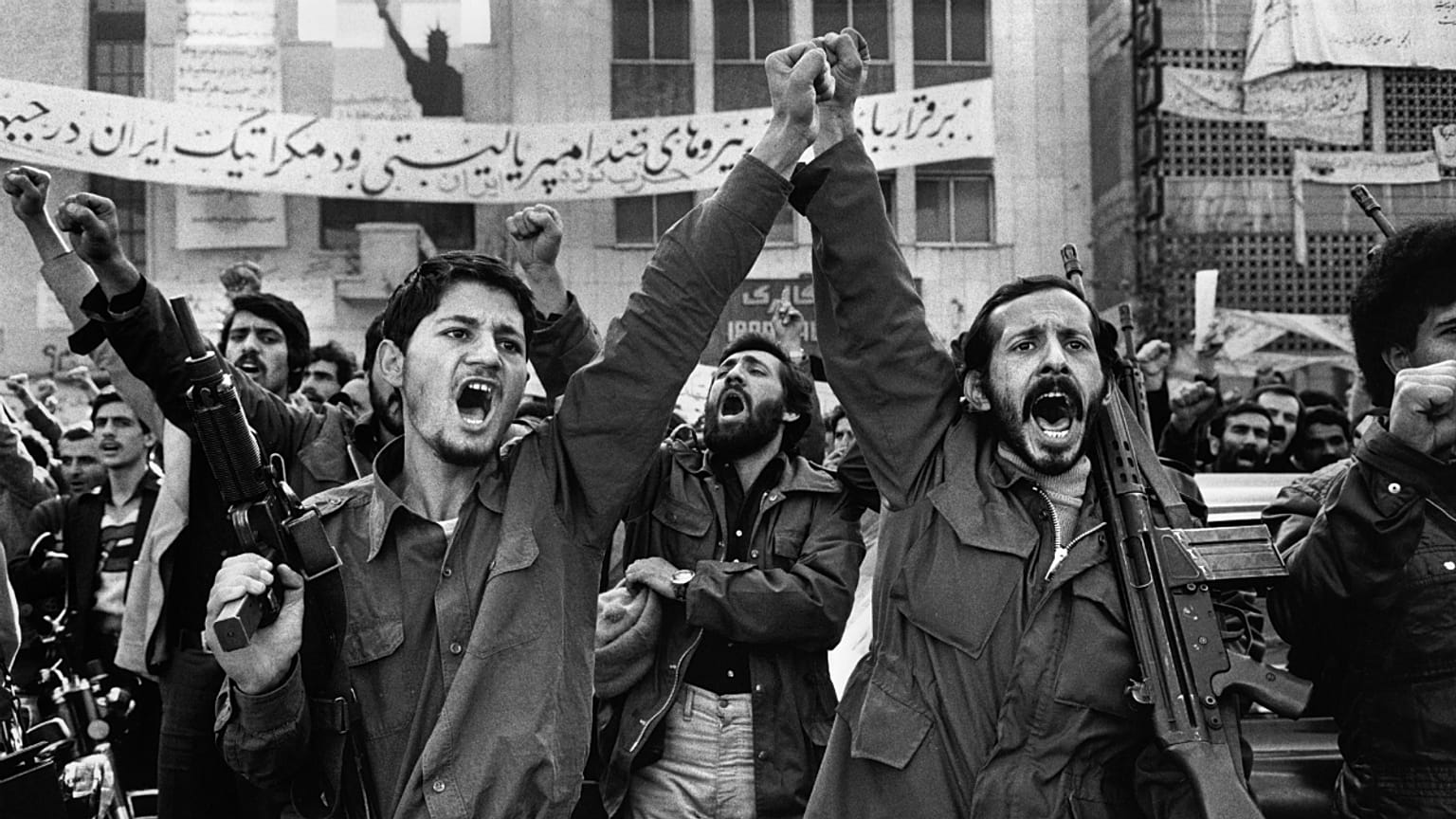   دو استاد علوم سياسی دانشگاه تهران: در ایران انقلاب نمی‌شود