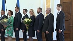 Marti Kuusik bei der Vereidgung, rechts im Bild