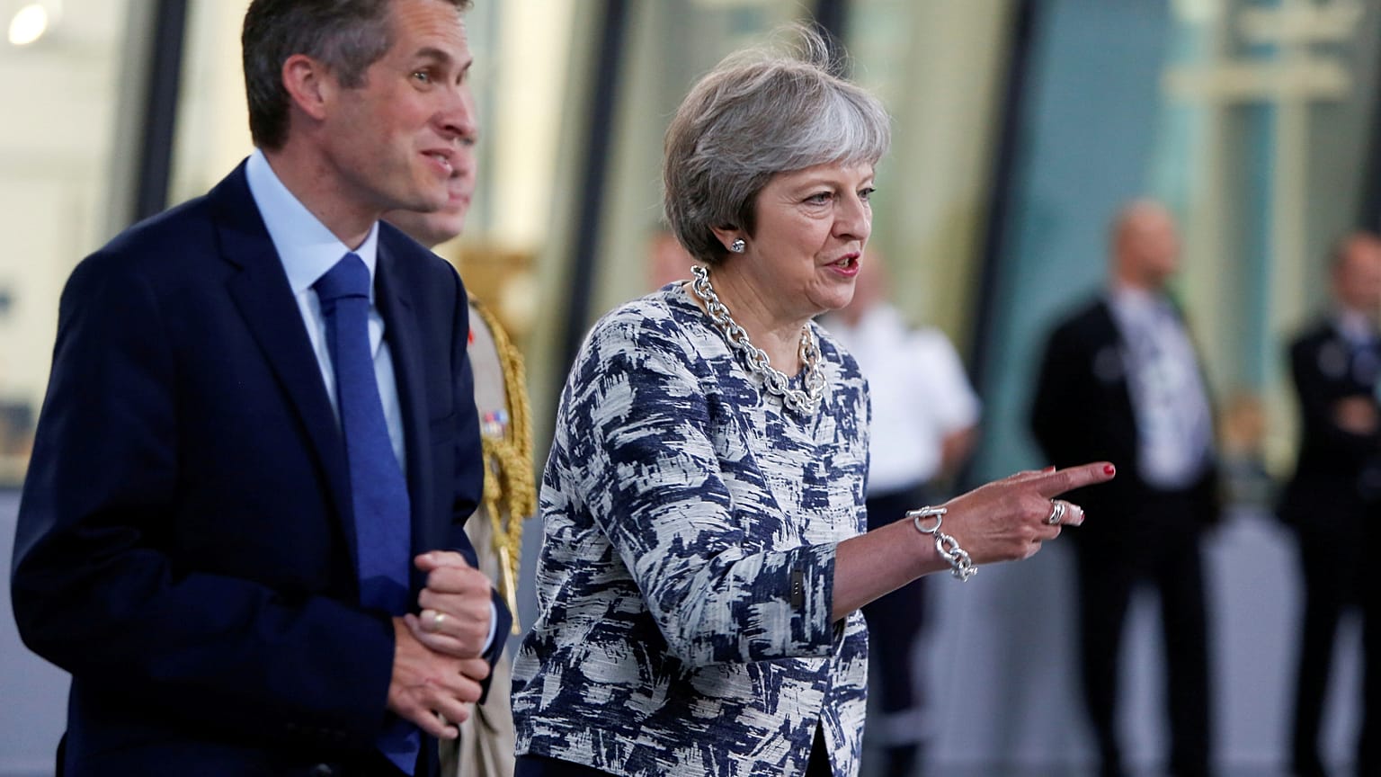 May feuert britischen Verteidigungsminister nach Weitergabe geheimer Informationen
