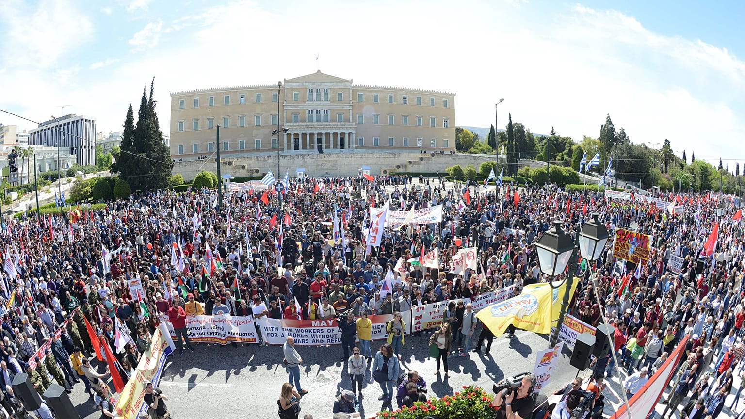 Τα μηνύματα των πολιτικών αρχηγών για την Πρωτομαγιά