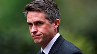 İngiliz Savunma Bakanı Williamson Huawei iddialarının ardından görevden alındı