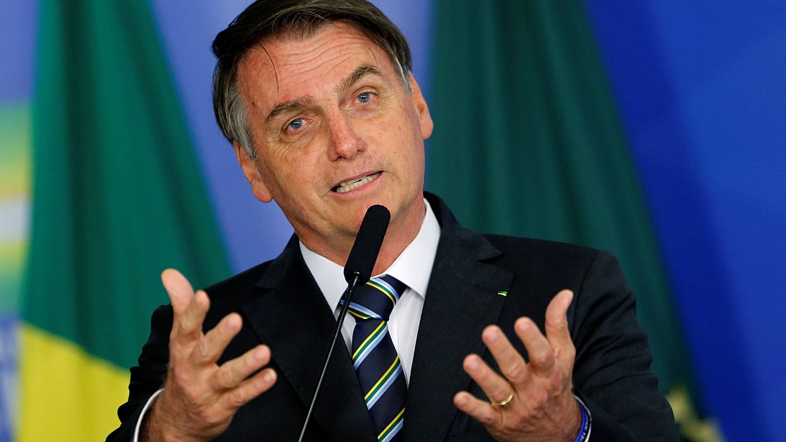 Bolsonaro apoia Guaidó mas nega intervenção militar na Venezuela