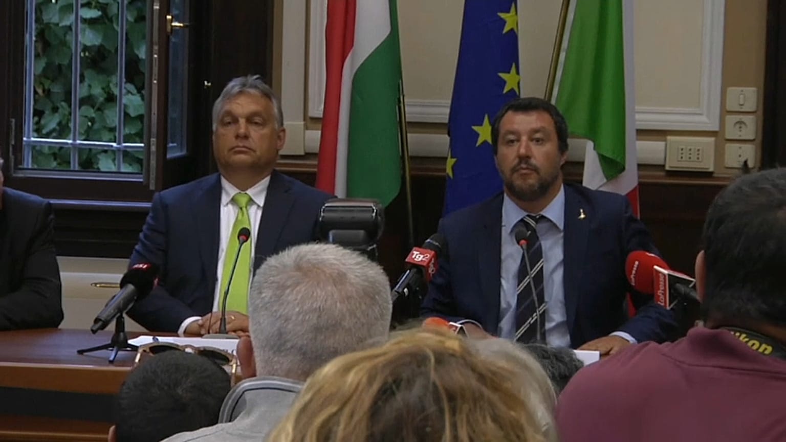 Orbán a Néppártban maradna, de Európa populista erős embereit keresi