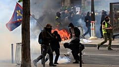 Paris amanece con la resaca del Día del Trabajo