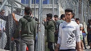 O sofrimento dos refugiados e dos gregos na ilha de Samos