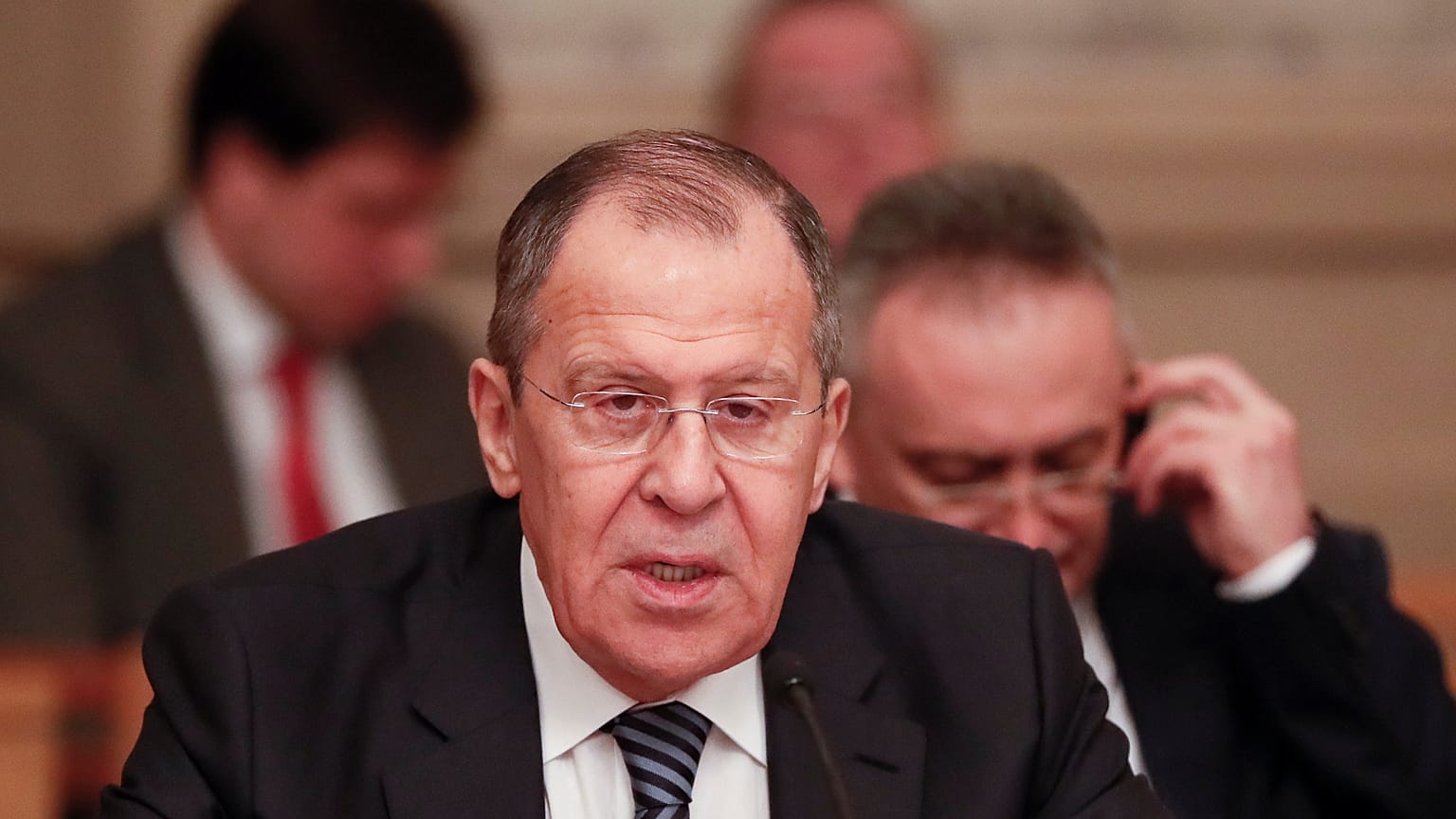Lavrov: Askeri kalkışma sırasında Maduro'ya Venezuela'yı terk etme demedik