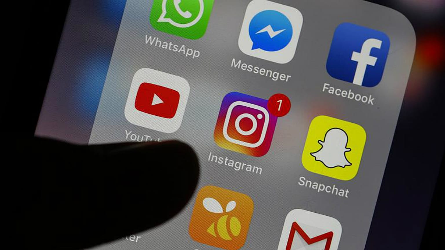 Türkiye'de Facebook Whatsapp ve Instagram'a erişim sorunu yaşandı; Bakanlık açıklama yaptı