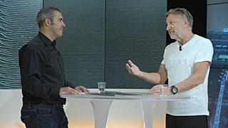 A Euronews recebeu o baixista (Joy Division/ New Order) para uma entrevista