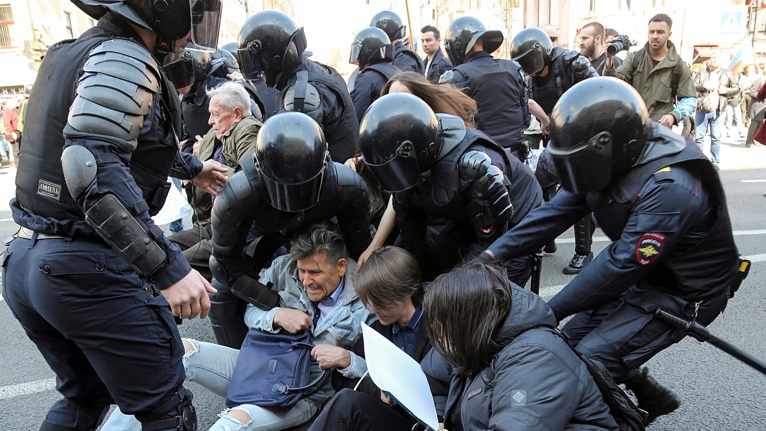 Россия: Первомай в автозаках I #Куб