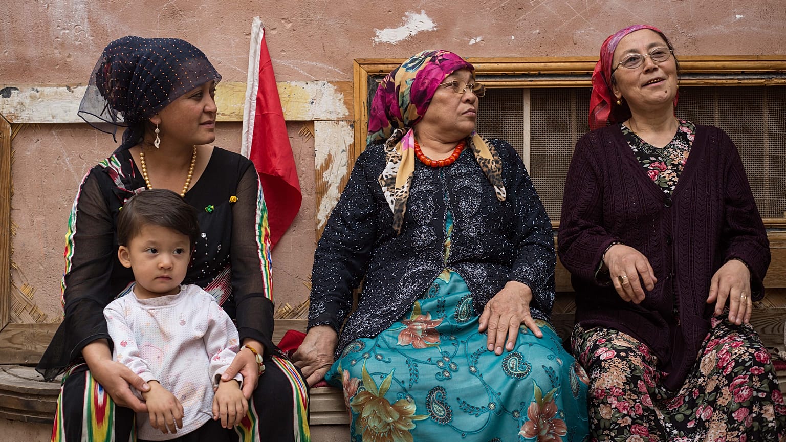 Uygur Türkleri'nin her hareketi kayıt altına alınıyor: Komşuyla görüşmemek şüpheli sayılıyor