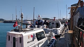 Düzensiz göçmenleri taşıyan tekne battı: 9 ölü, 3 kayıp