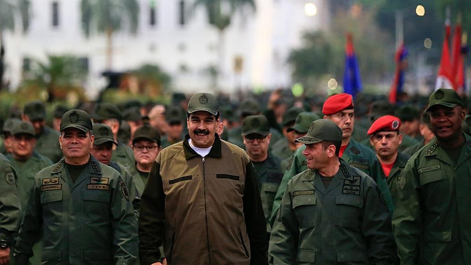 Siyasi uzmanların kafa yorduğu soru: Maduro Guaido'yu neden tutuklatmıyor?