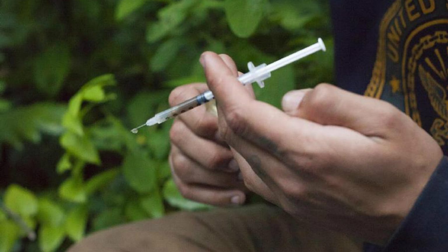 Pakistan'da aynı şırıngayı kullanan doktor 90 hastaya HIV bulaştırdı