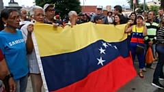 Guaidó ruft Zivilisten zu den Kasernen - Maduro setzt aufs Militär