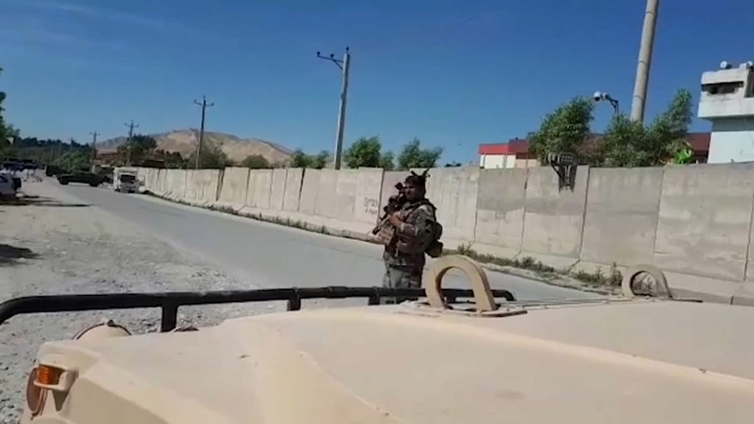 من أمام موقع الهجوم في أفغانستان