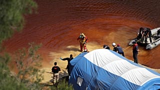 Polizei findet nach Serienmord Kinderleiche im Baggersee