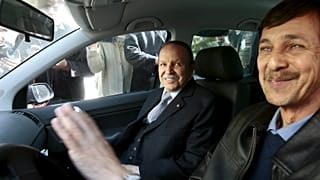 القضاء الجزائري يأمر باحتجاز شقيق بوتفليقة ورئيسي المخابرات السابقين
