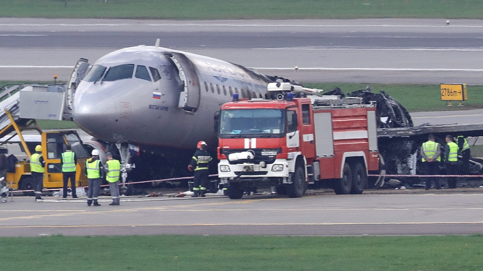 Fatal incendio en un avión de Aeroflot en Moscú: ¿qué sabemos del vuelo SU1492?