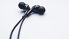 ابتلع جهاز AirPod أثناء نومه...وهذا ماحل به