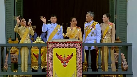 Thai King’s coronation celebrated with 300 drone light show