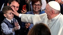 Francisco arropa a la pequeña comunidad católica de Bulgaria