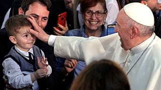 Francisco arropa a la pequeña comunidad católica de Bulgaria