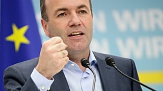Weber: Magyarország rossz irányba tart Orbánnal