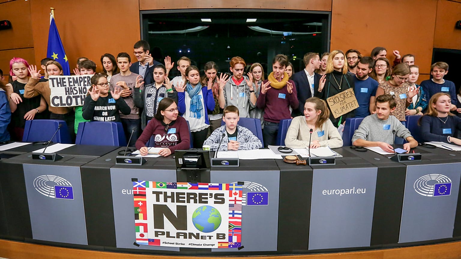 "Breves de Bruxelas": Verdes, impostos CO2 e salário mínimo