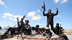 قوات "خليفة حفتر" تسقط رابع طائرة حربية تابعة لحكومة الوفاق.. قائدها برتغالي الجنسية