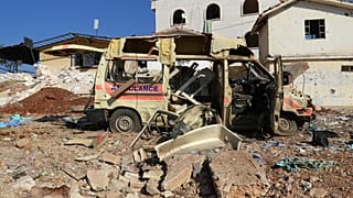 آثار قصف استهدف مدينة الأتارب غربي حلب سنة 2016