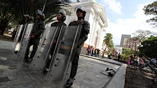 El chavismo desafora y acusa de traición a la patria a siete diputados