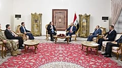 مايك بومبيو مجتمعاً بالرئيس العراقي ومسؤولين عراقيين آخرين 