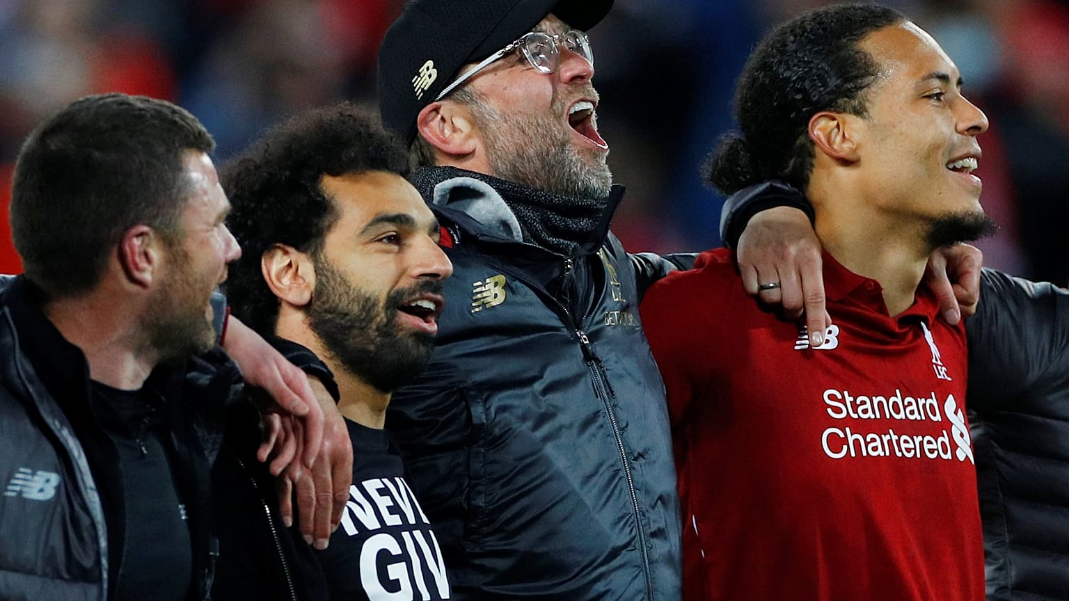 احتفالات ليفربول بالعودة في النتيجة أمام برشلونة