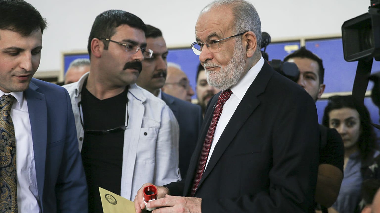 Karamollaoğlu: YSK kararı bir hukuk katliamıdır, son kararı istişareden sonra vereceğiz