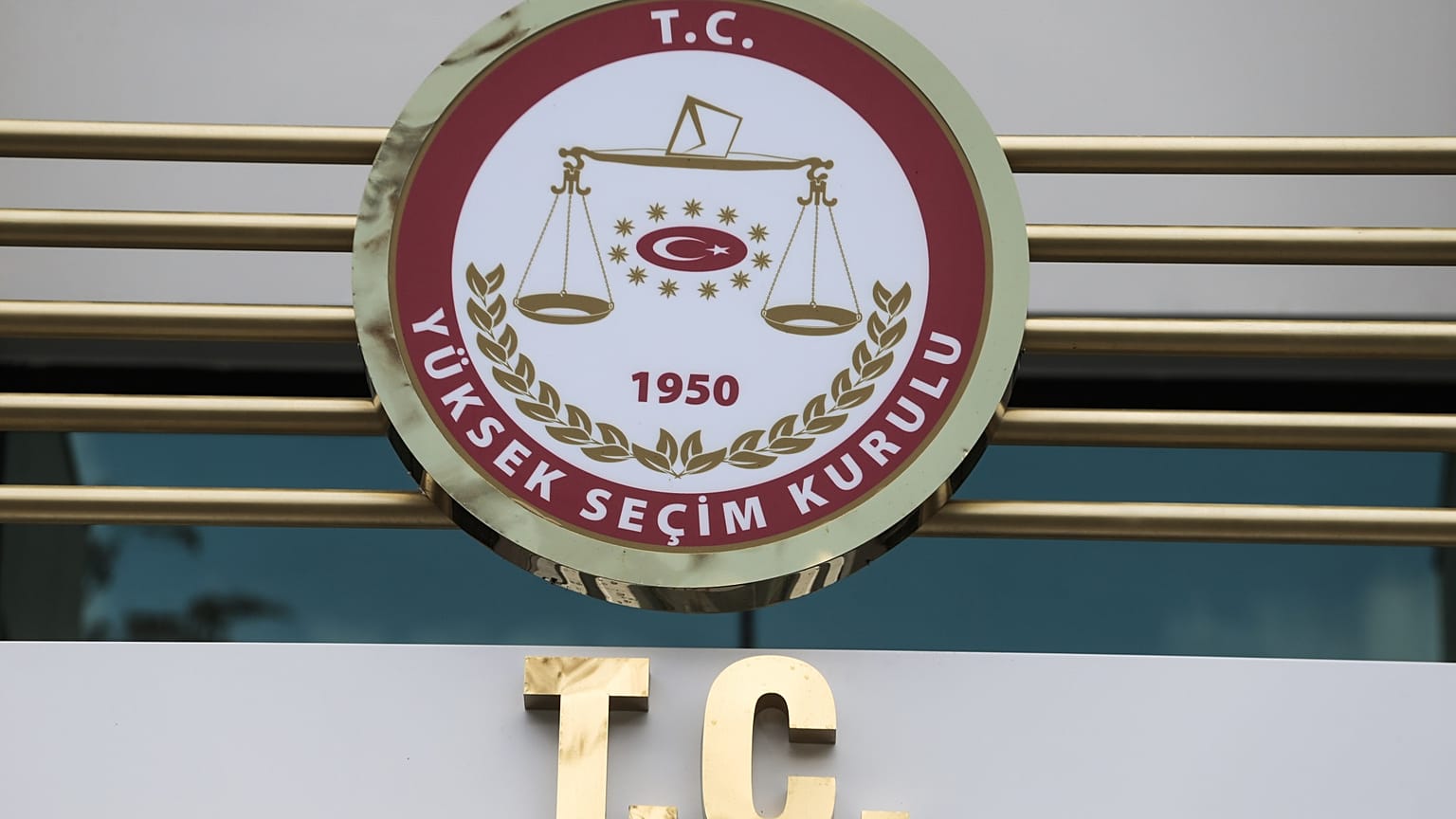 CHP 24 Haziran seçimleri ile İstanbul'da 39 ilçede yapılan seçimlerin iptali için YSK'ya başvurdu 