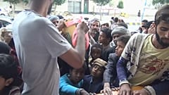 İç savaşın pençesindeki Yemen halkı yardımlarla oruçlarını açıyor