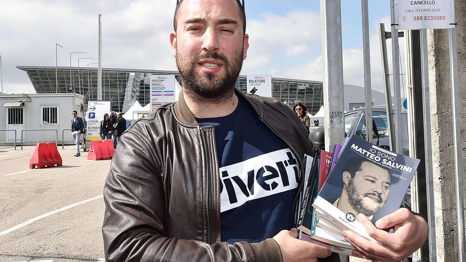Torino, il salone delle polemiche. Polacchi: "Non rinnego nulla"
