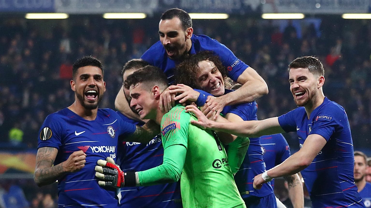 Guarda-redes do Chelsea brilhou nos penáltis e equipa agradeceu-lhe