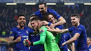 Guarda-redes do Chelsea brilhou nos penáltis e equipa agradeceu-lhe