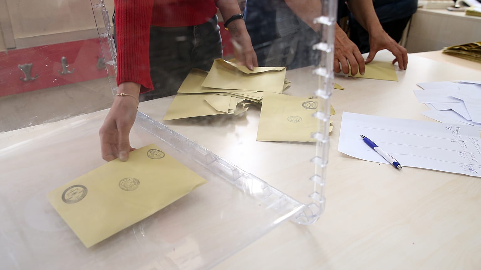 Diyarbakır Lice'de açığa alınan 11 muhtarın yerine kayyum atandı