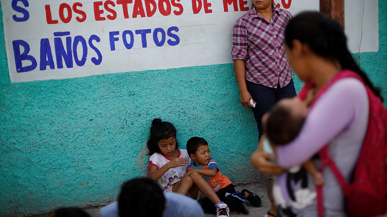 Migrantes en un centro de Tapachula, México