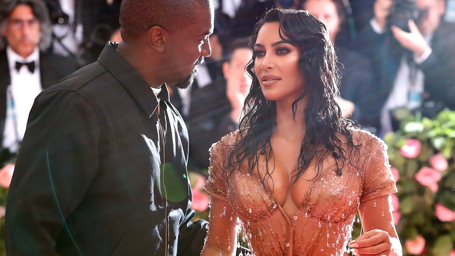 Kim Kardashians Leihmutter liegt in den Wehen