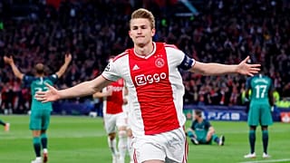 Hastayım deyip Londra'ya Ajax maçını izlemeye giden futbolcunun sözleşmesi feshedildi