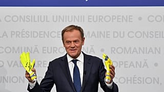 Music to their ears: European leaders enjoy rock star welcome in Sibiu